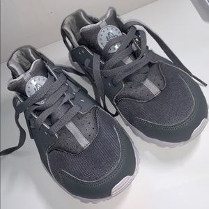 Women’s Grey Huaraches